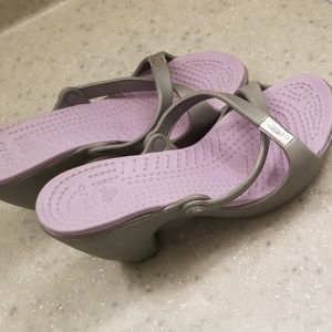 Crocs!💜Sz 8 silver heel sandals!